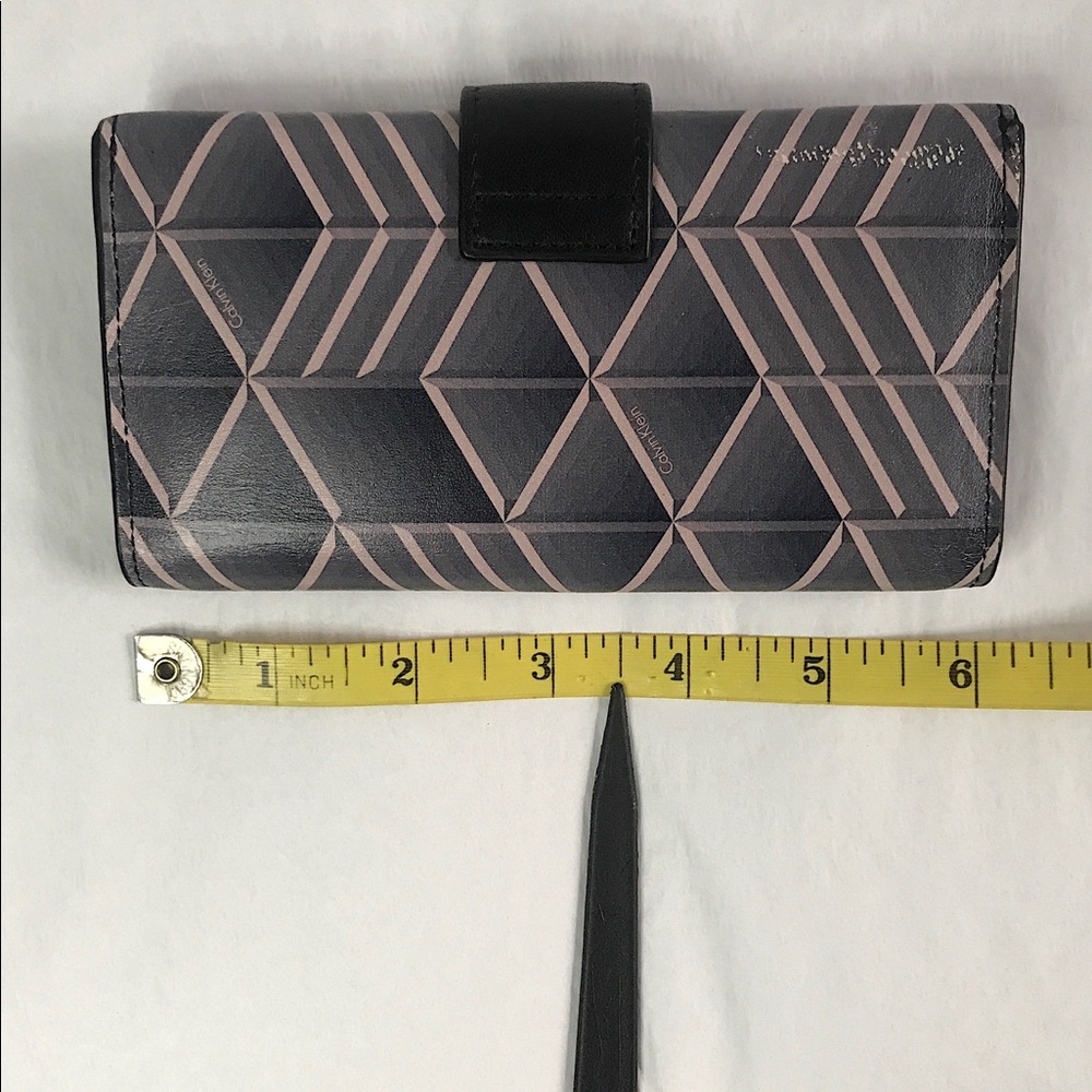 Pink Gradient Bi-Fold Wallet - Picture 4 of 5
